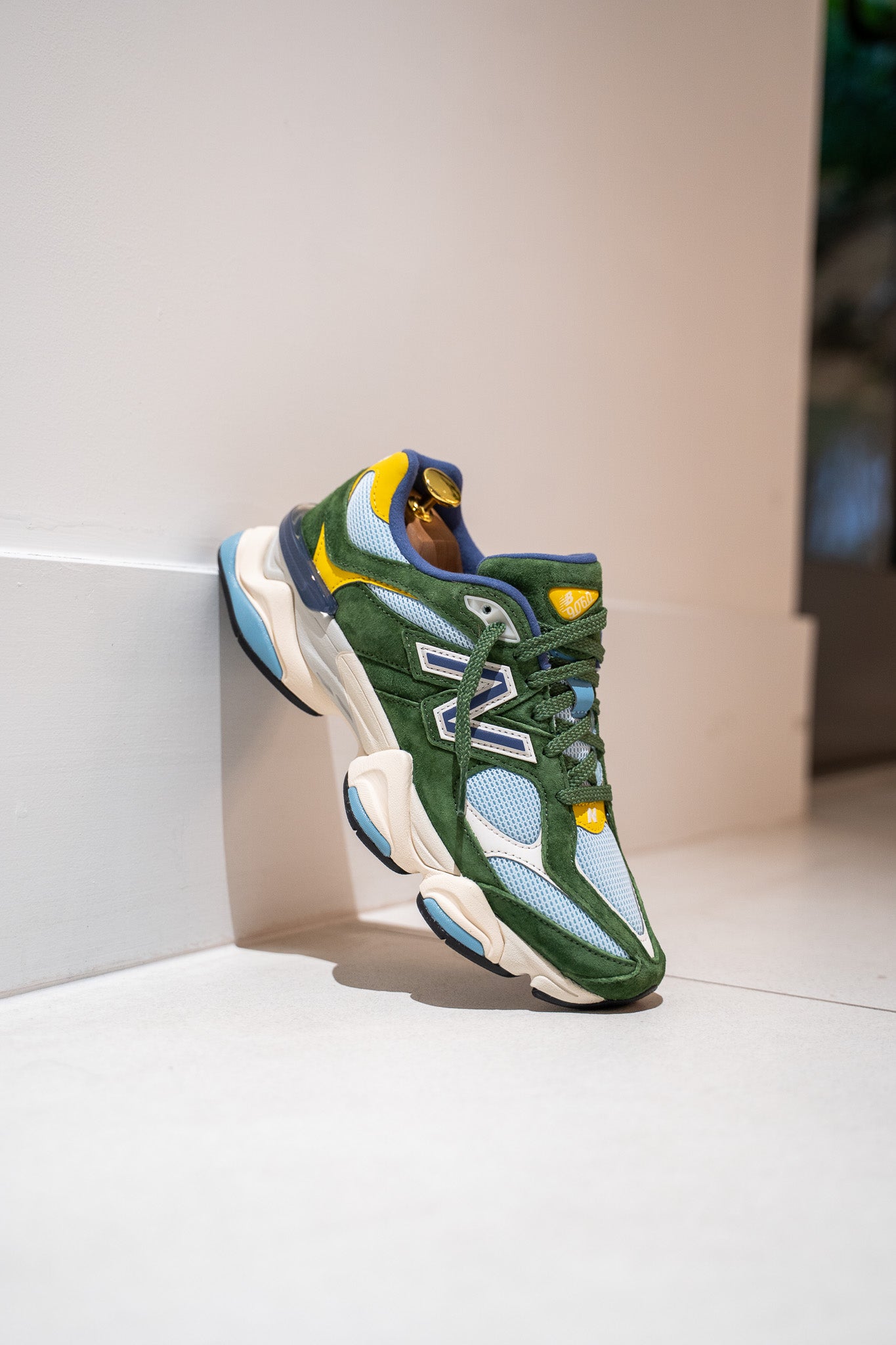 U9060LDA - Dark Alpine Green / Frosted Glass