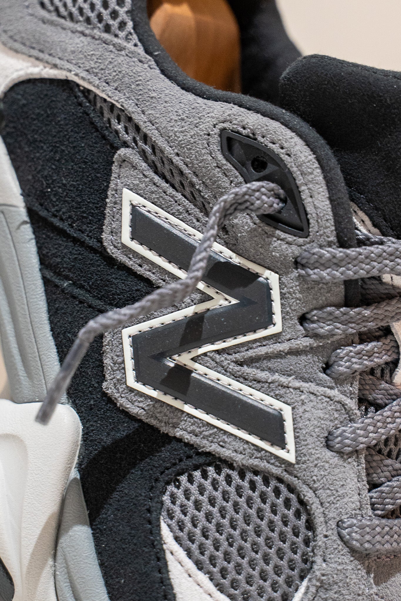 U9060ERA - Black / Grey