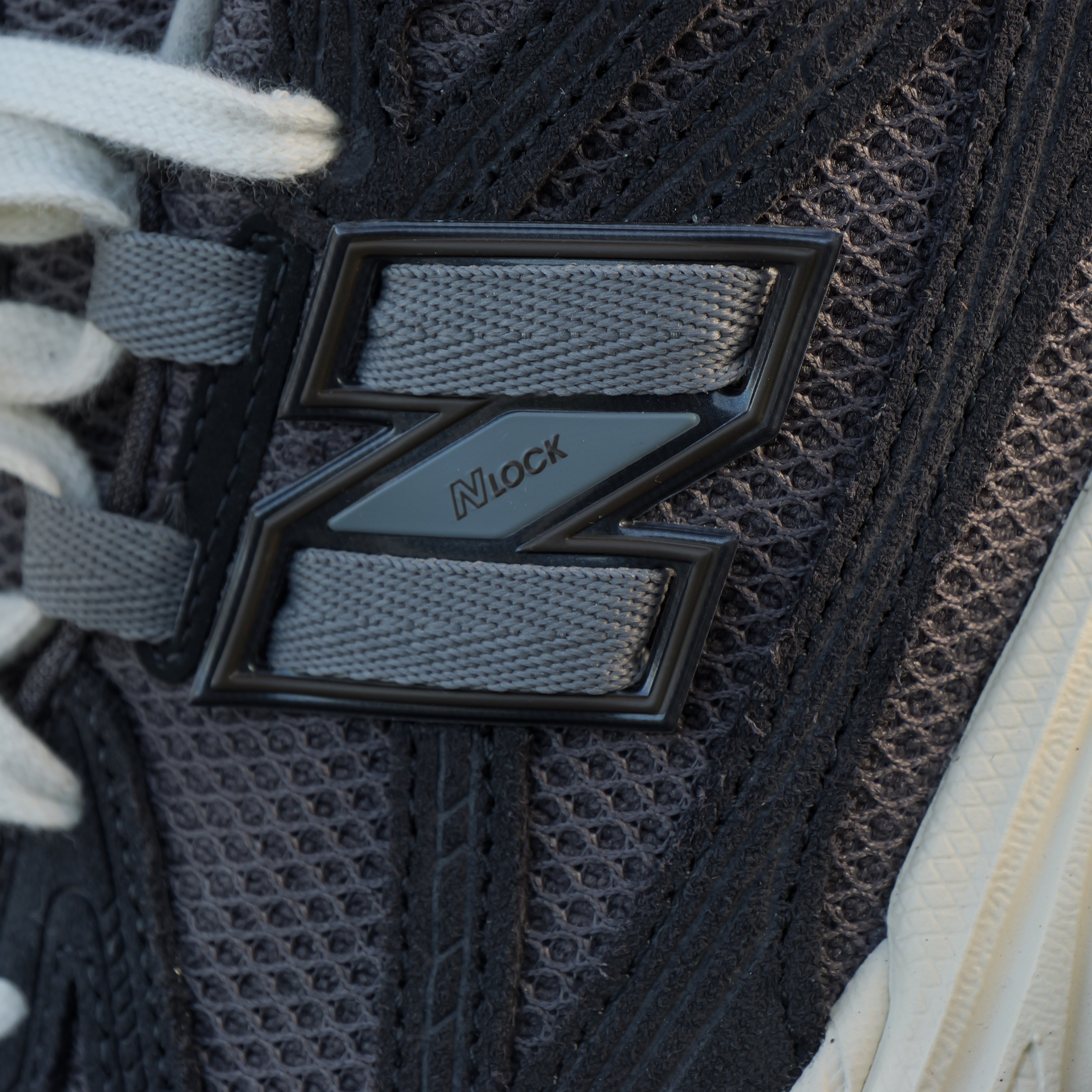 NEW BALANCE M1906FE