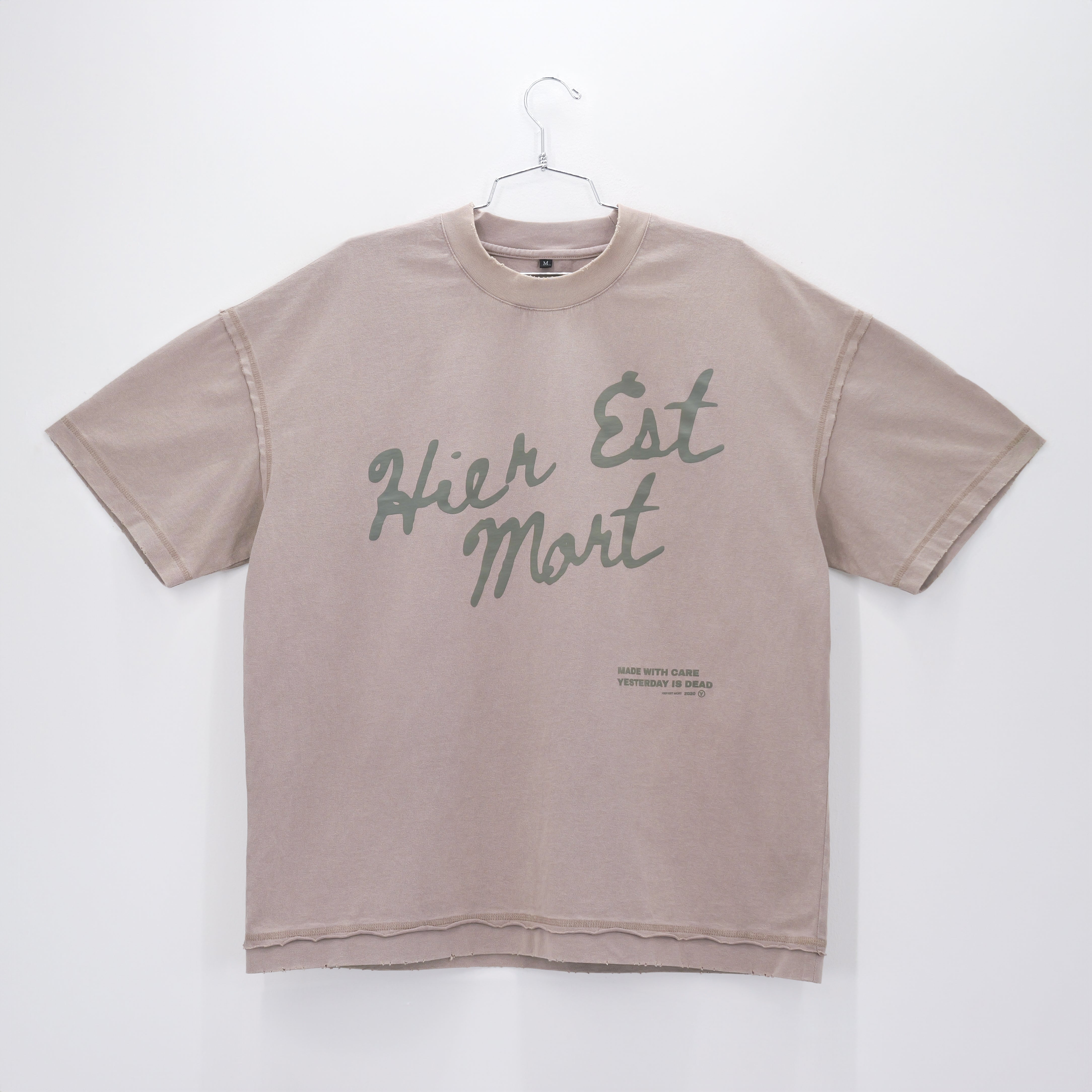 HEIR EST MORT VINTAGE TEE PEWTER