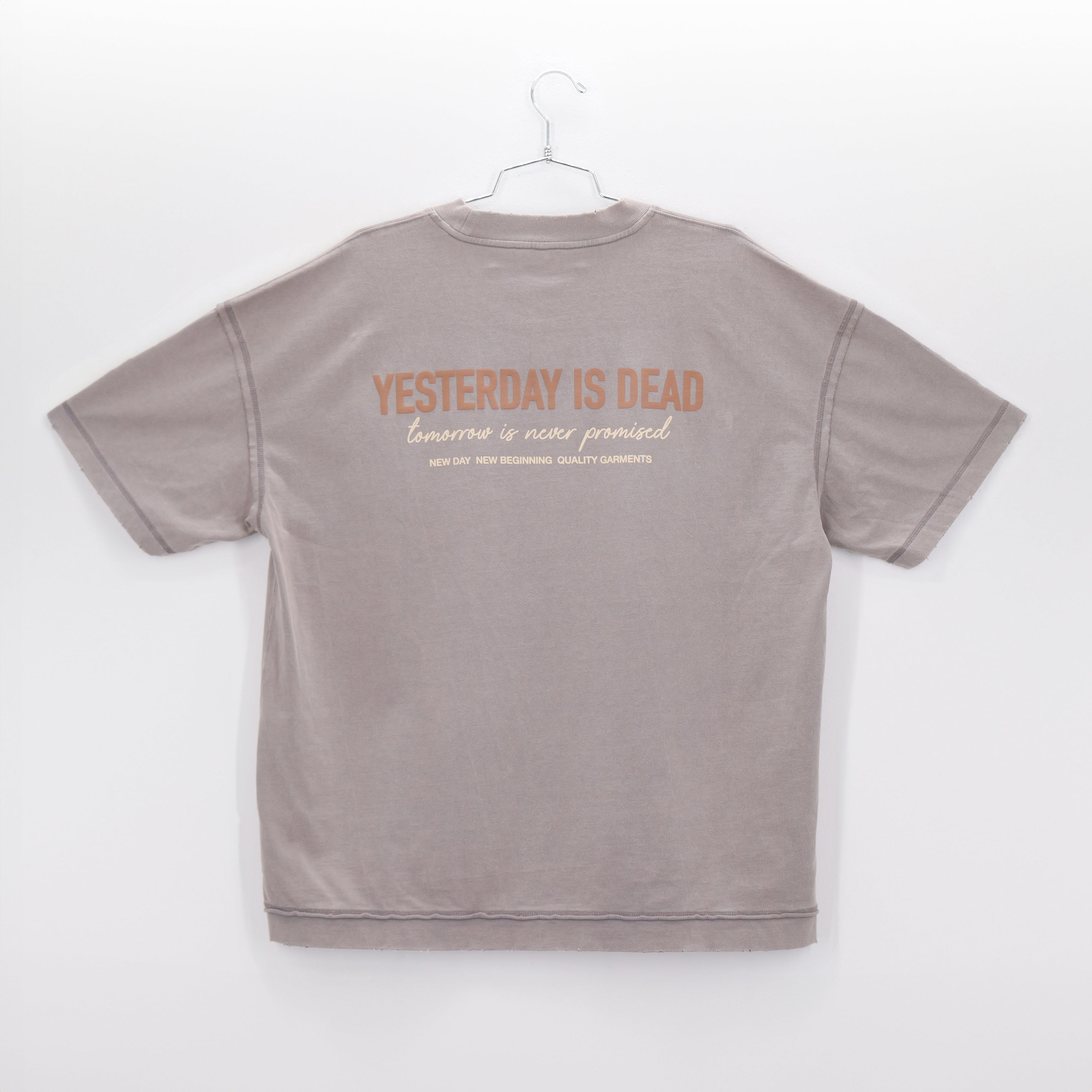 MADE WITH CARE VINTAGE TEE PEBBLE