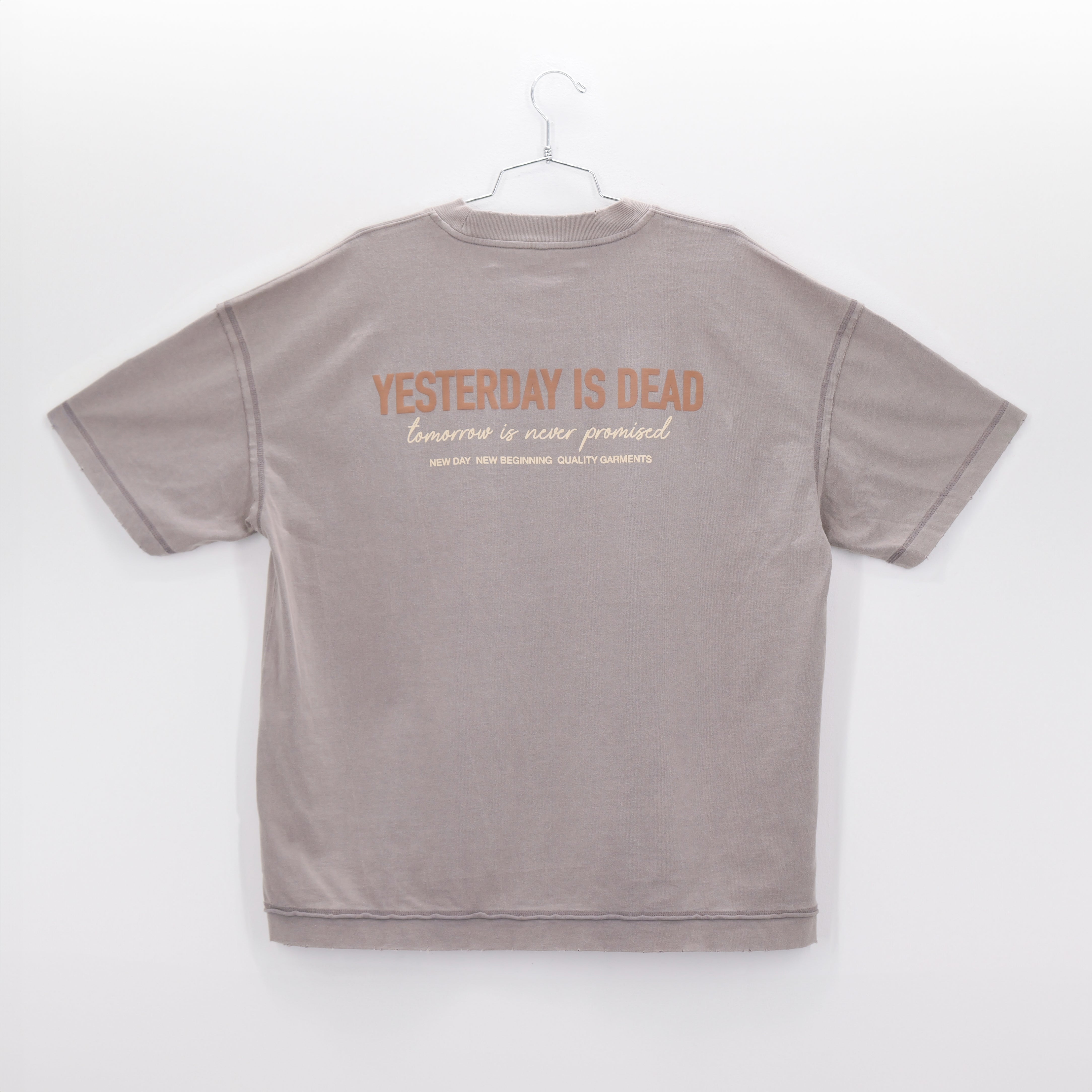 MADE WITH CARE VINTAGE TEE PEBBLE