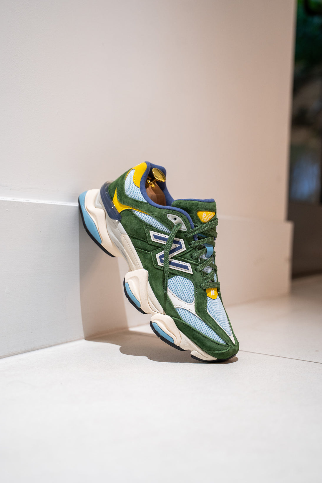 U9060LDA -  Dark Alpine Green / Frosted Glass