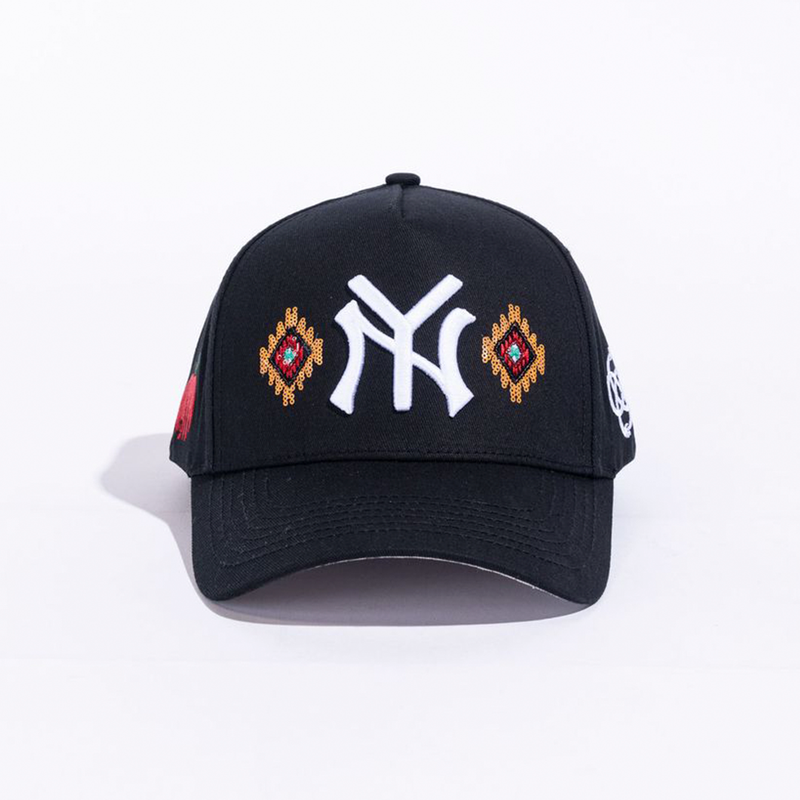 NY BEADED HAT BLACK